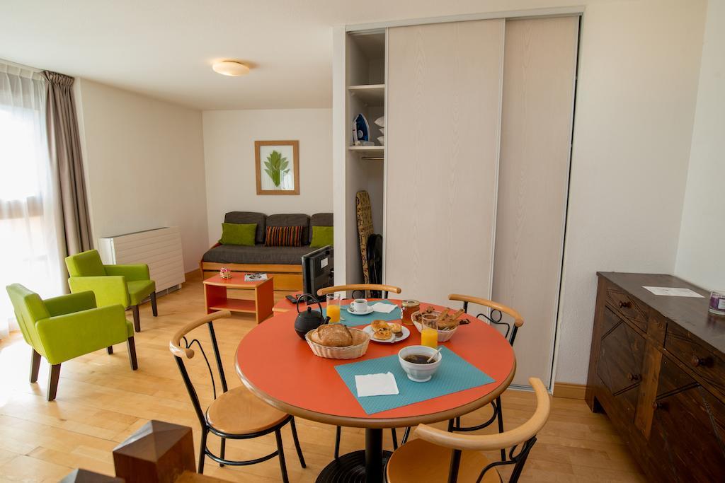 Privilodges Chateau Perrin Grenoble Eksteriør billede