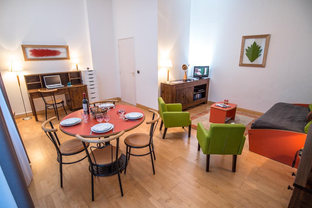 Privilodges Chateau Perrin Grenoble Eksteriør billede